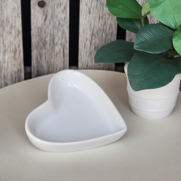 Charming White Heart-Shaped Ceramic Dish- Pacific Island Creations - Picture 5 of 8